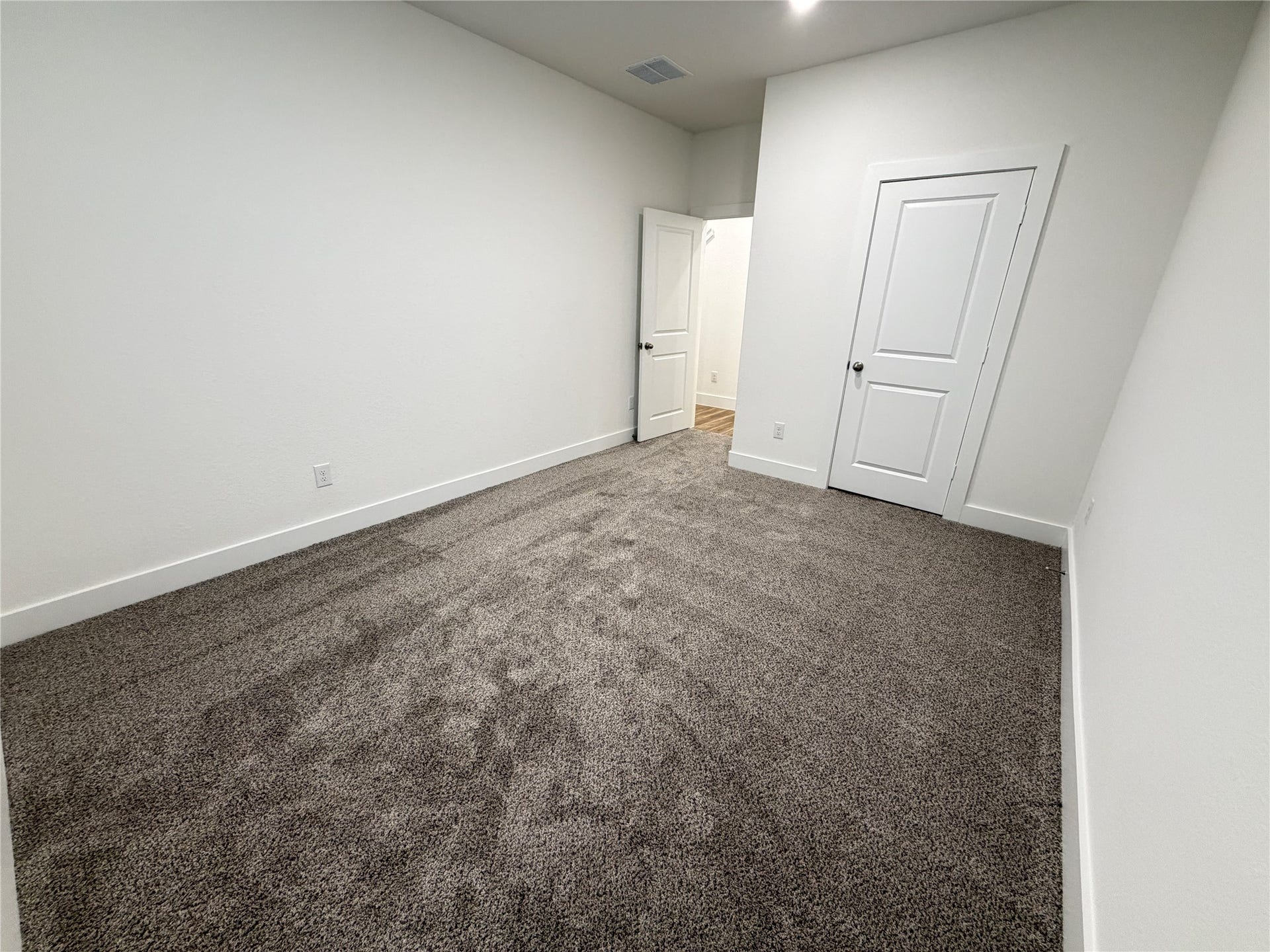 6059 Cebra St, Houston, TX 77091 Another guest bedroom also on first floor