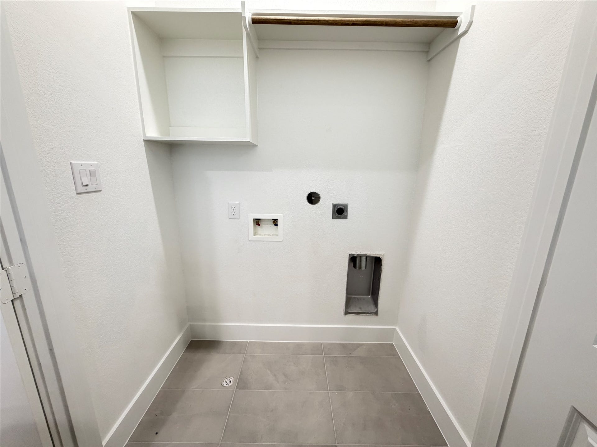 6059 Cebra St, Houston, TX 77091 Second floor laundry. Washer and Dryer will be provided.