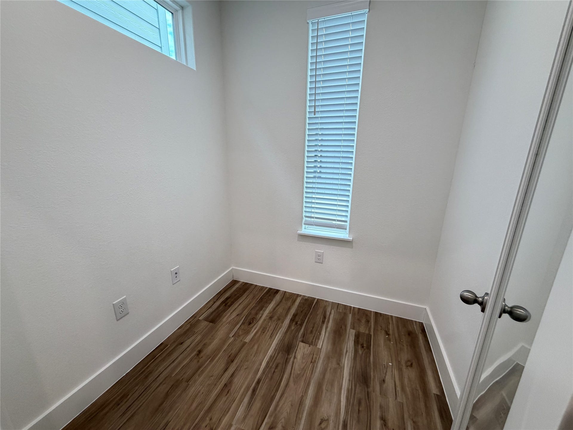 6059 Cebra St, Houston, TX 77091 Cozy office area...