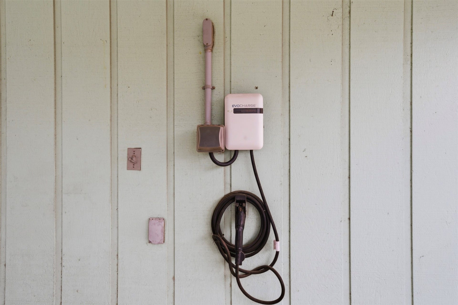 2 S Sandpiper Street, La Marque, TX 77568 EV station ready to go for your charging needs!