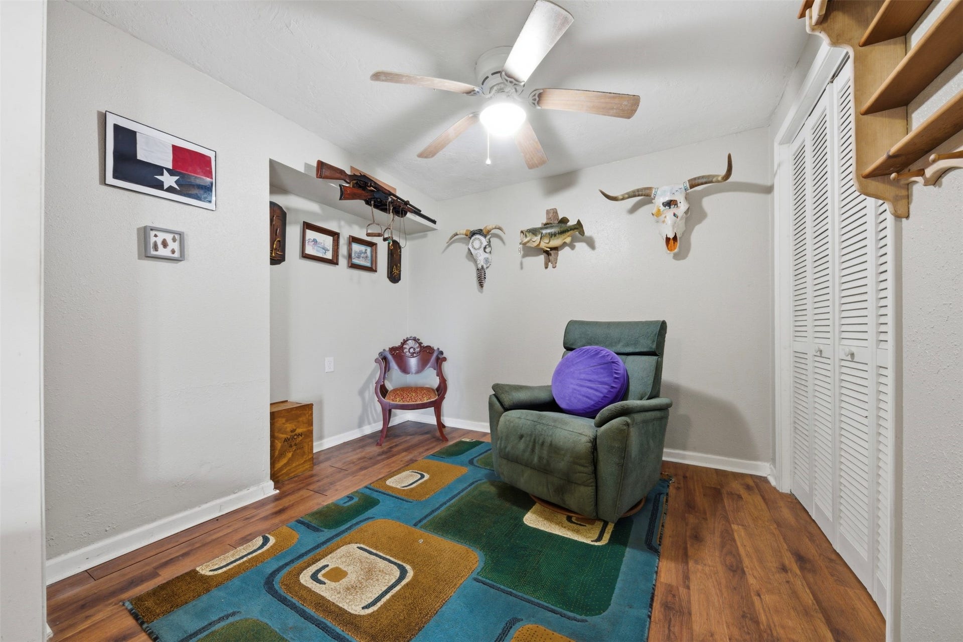 2 S Sandpiper Street, La Marque, TX 77568 Sitting area just off of the primary bed/living space!