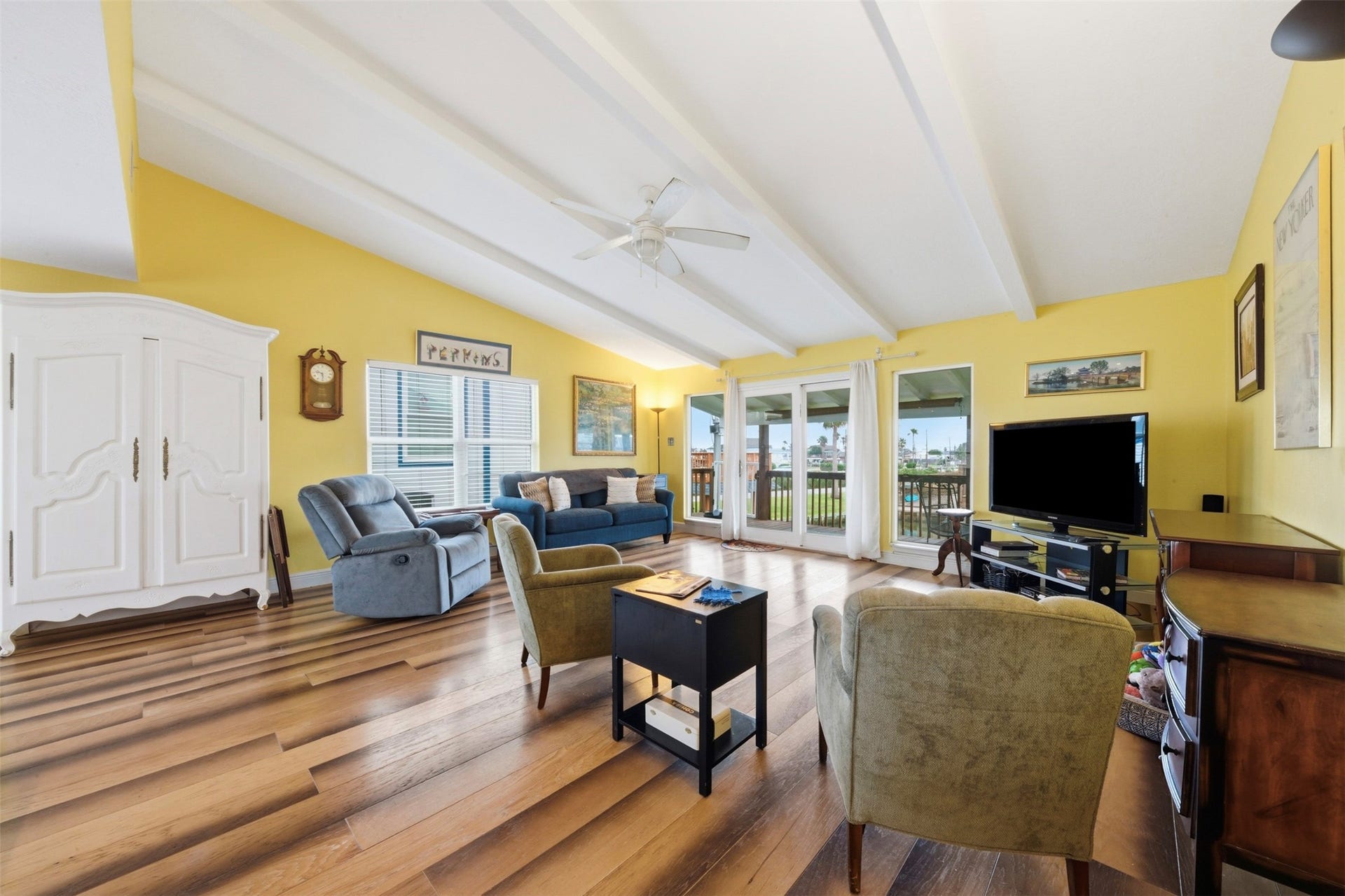 2 S Sandpiper Street, La Marque, TX 77568 Beautiful views from your family/living room!