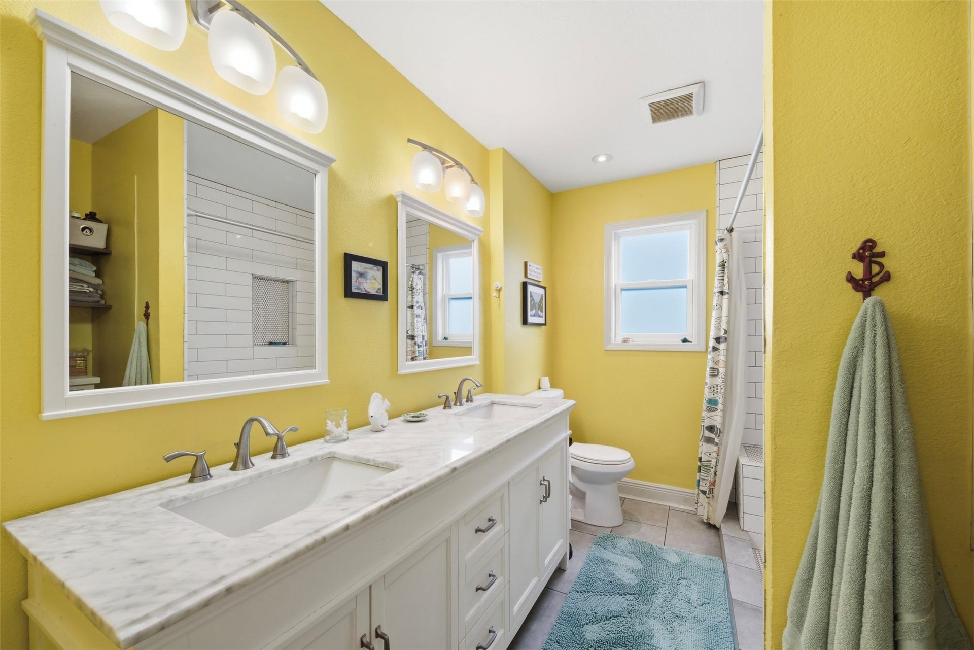 2 S Sandpiper Street, La Marque, TX 77568 2nd level bath with oversized shower and dual sinks!
