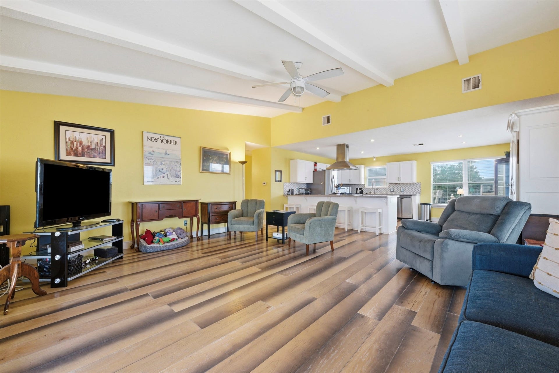 2 S Sandpiper Street, La Marque, TX 77568 Open living space with updated flooring and remodeled kitchen!