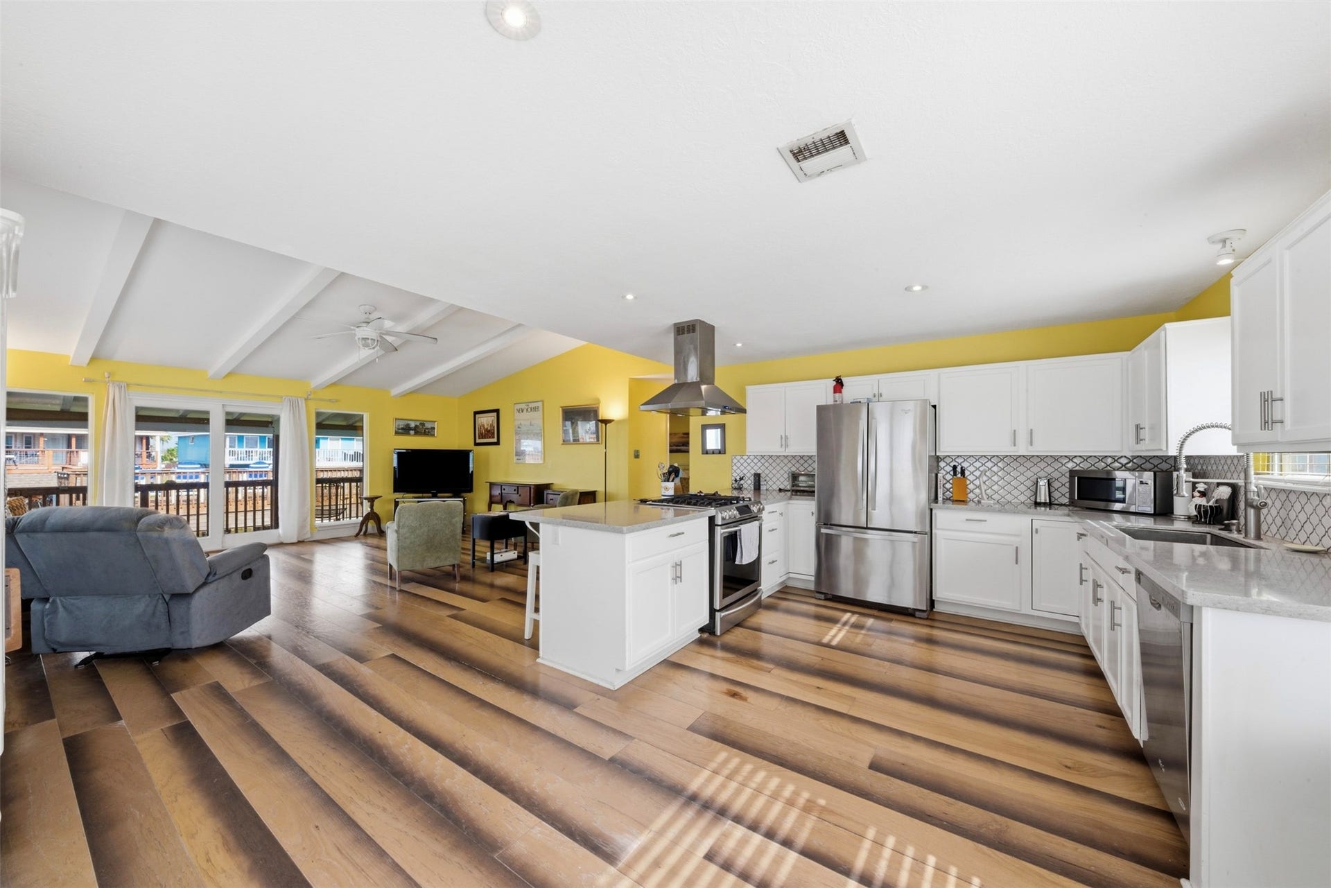 2 S Sandpiper Street, La Marque, TX 77568 Tons of space for entertaining!
