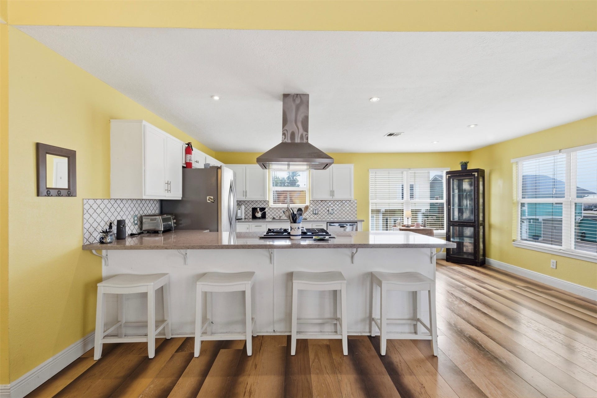 2 S Sandpiper Street, La Marque, TX 77568 Remodeled kitchen featuring stainless appliances and quarts countertops!
