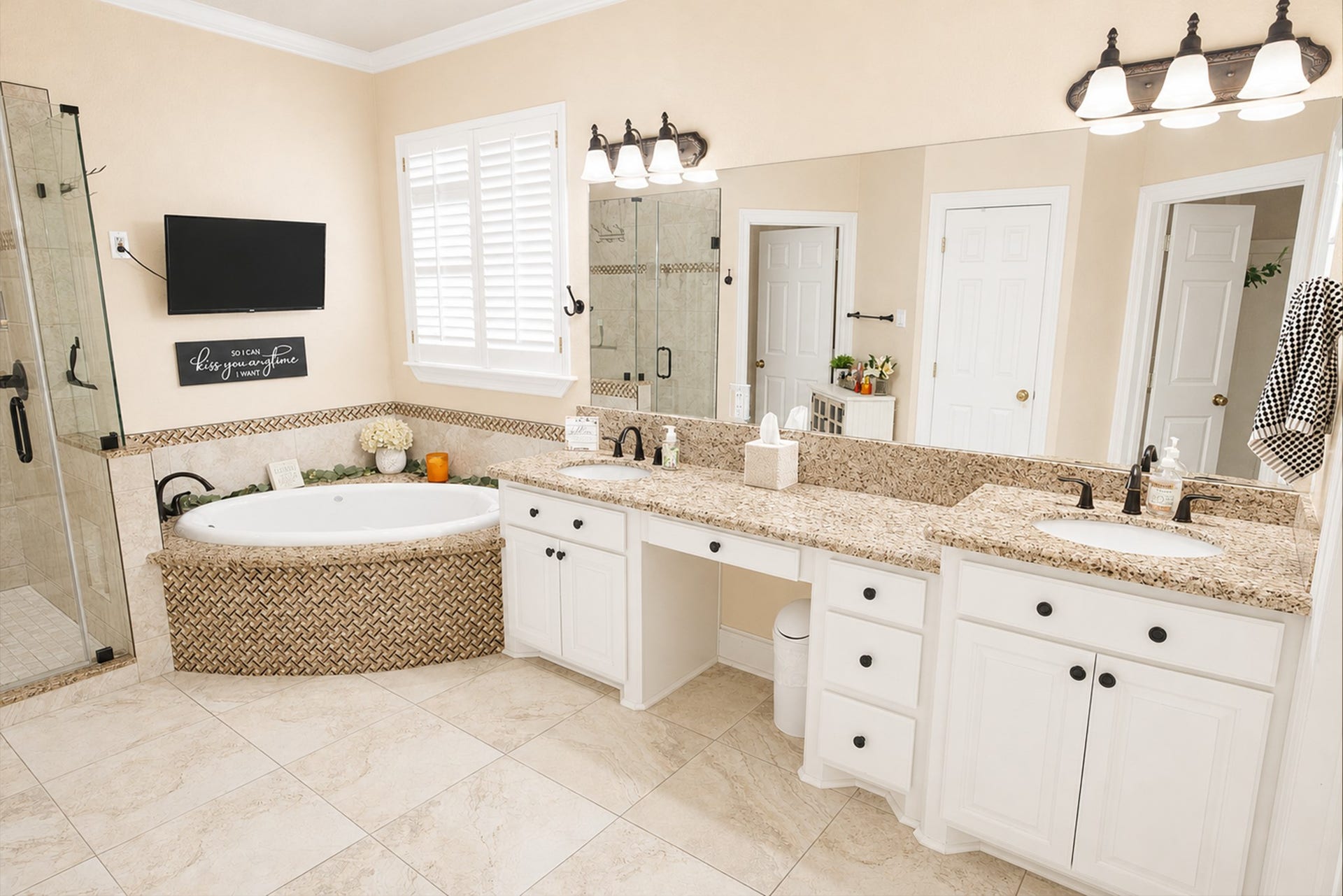 204 Arrowhead Drive, Lake Jackson, TX 77566 204 Arrowhead Drive, Lake Jackson, TX 77566