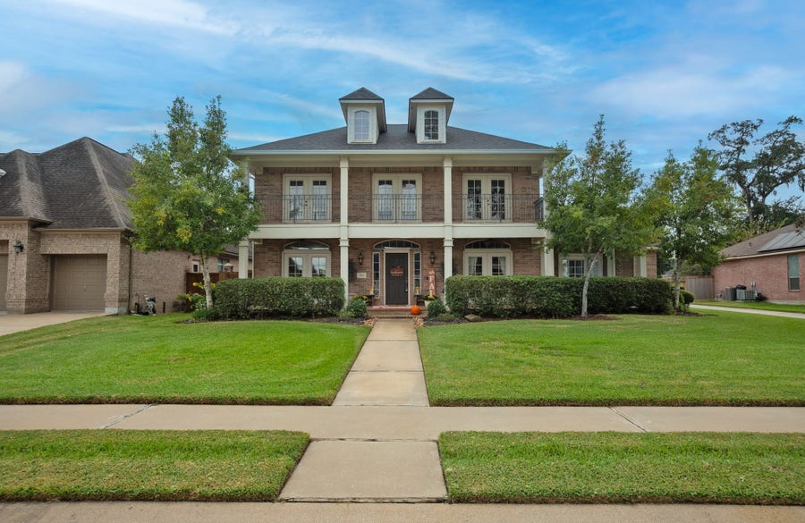 Property photo for 204 Arrowhead Drive, Lake Jackson, TX