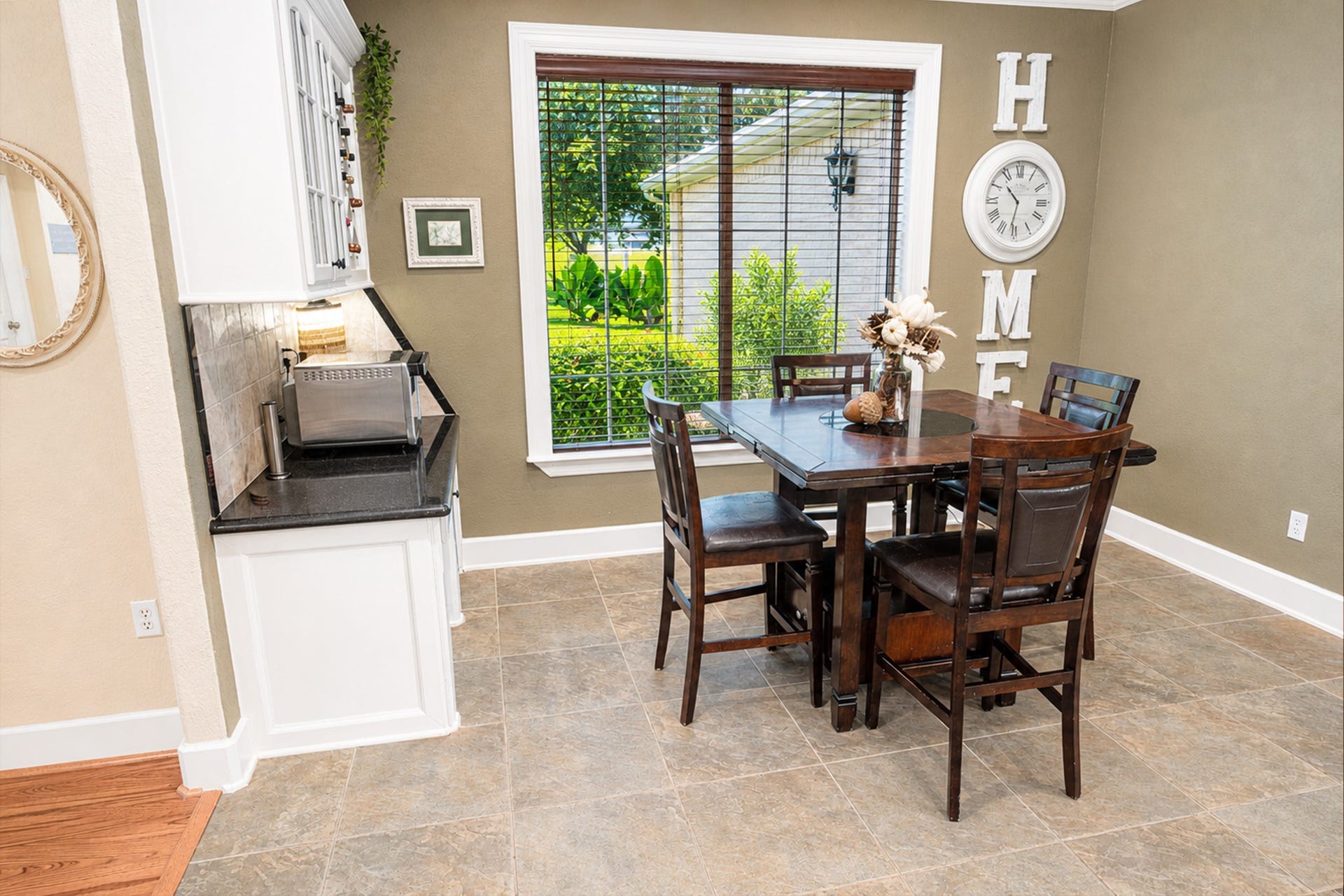 204 Arrowhead Drive, Lake Jackson, TX 77566 204 Arrowhead Drive, Lake Jackson, TX 77566