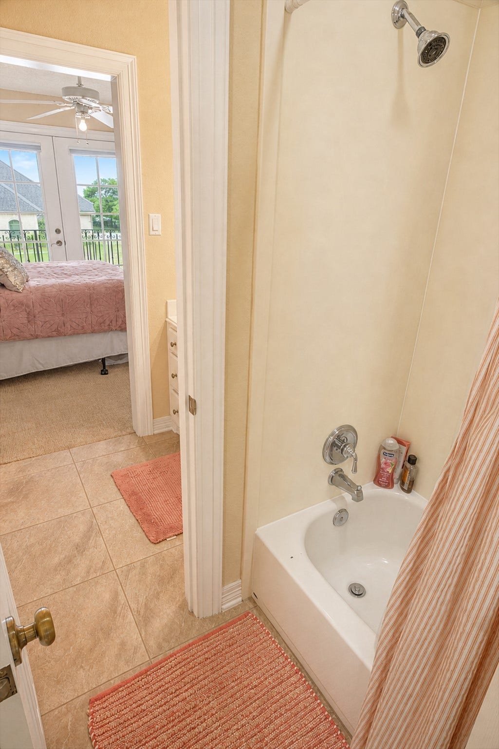 204 Arrowhead Drive, Lake Jackson, TX 77566 204 Arrowhead Drive, Lake Jackson, TX 77566
