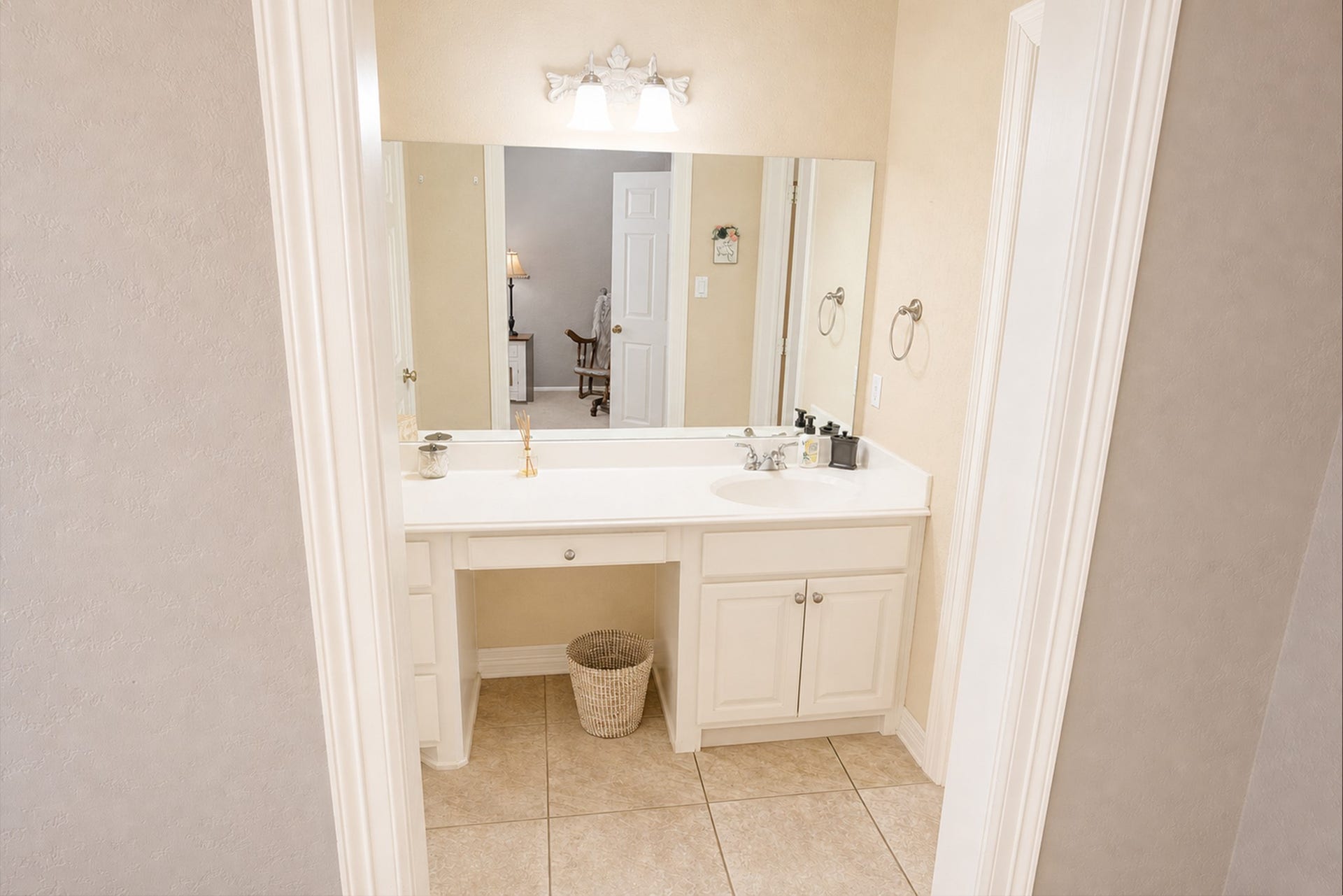 204 Arrowhead Drive, Lake Jackson, TX 77566 204 Arrowhead Drive, Lake Jackson, TX 77566