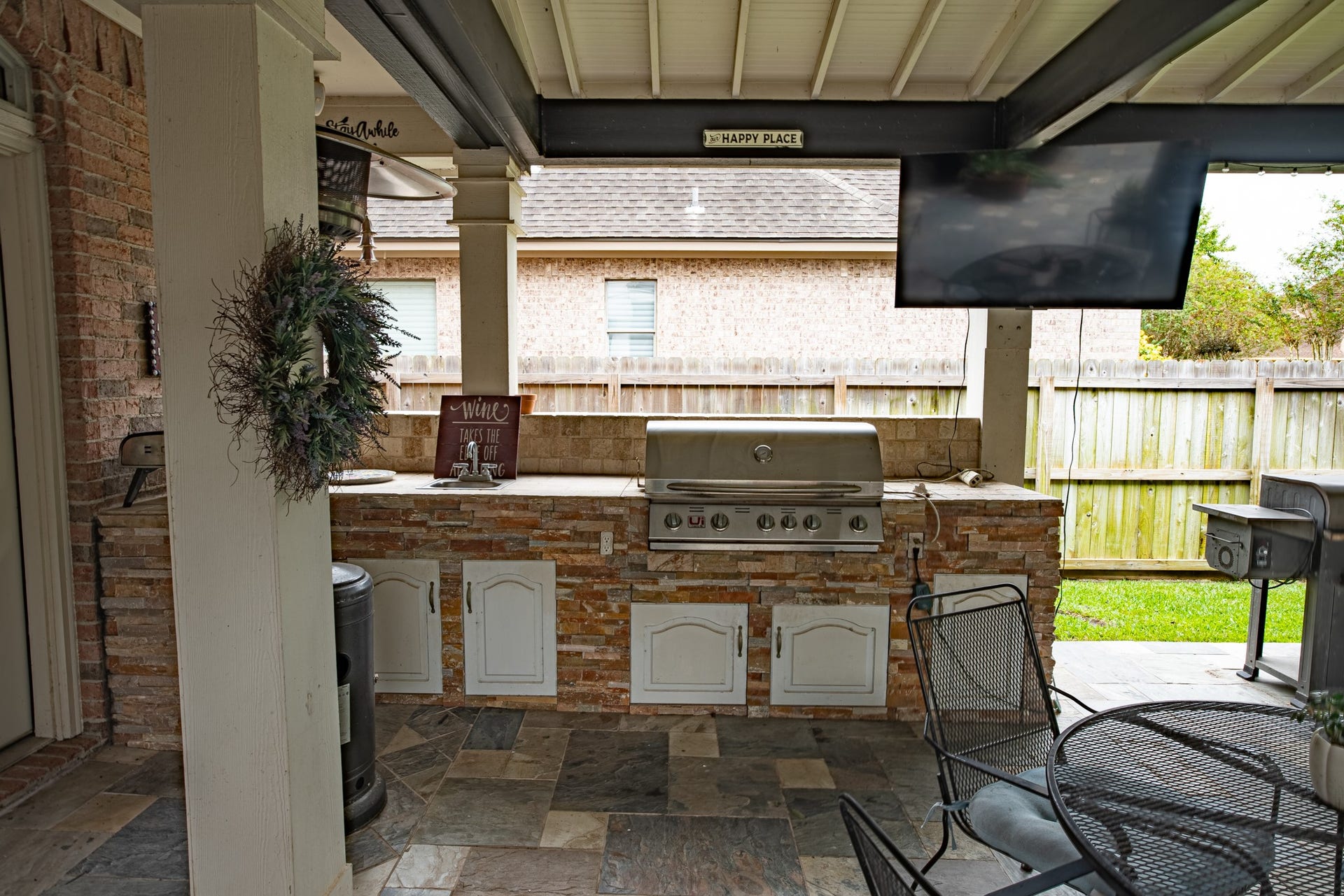 204 Arrowhead Drive, Lake Jackson, TX 77566 204 Arrowhead Drive, Lake Jackson, TX 77566