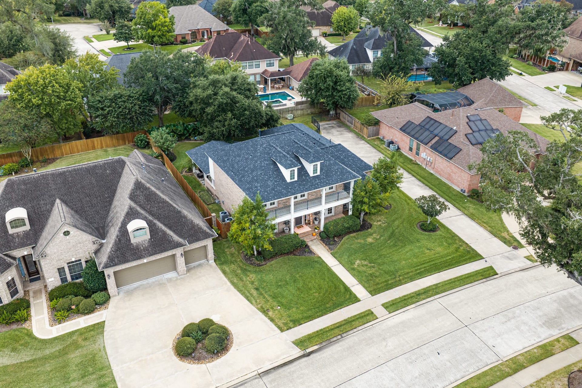 204 Arrowhead Drive, Lake Jackson, TX 77566 204 Arrowhead Drive, Lake Jackson, TX 77566