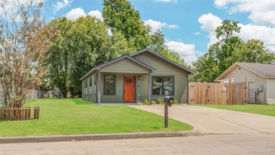 Property photo for 9822 Thorn Street, Houston, TX