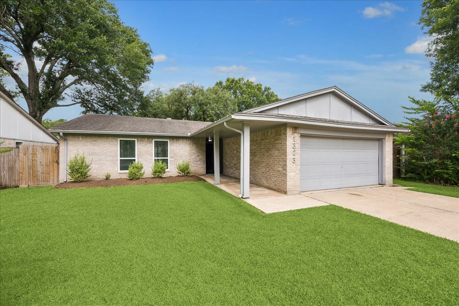 Property photo for 1323 Ashwood Drive, Sugar Land, TX