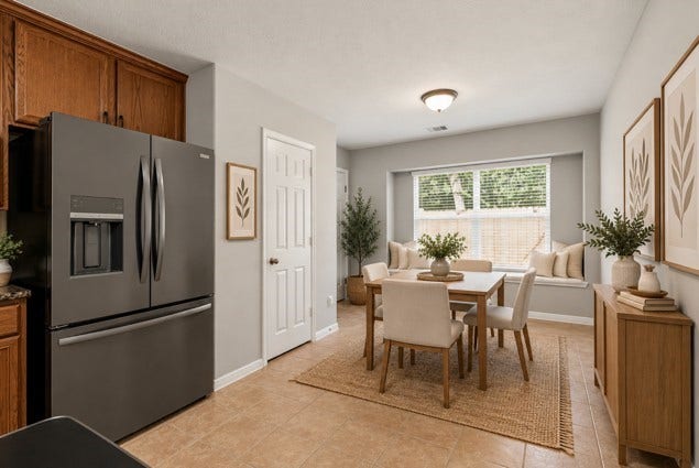 12222 Hawthorne Drive, Montgomery, TX 77356 Breakfast anyone?? Enjoy a nice meal or have a cup of coffee while lounging on the window seat.