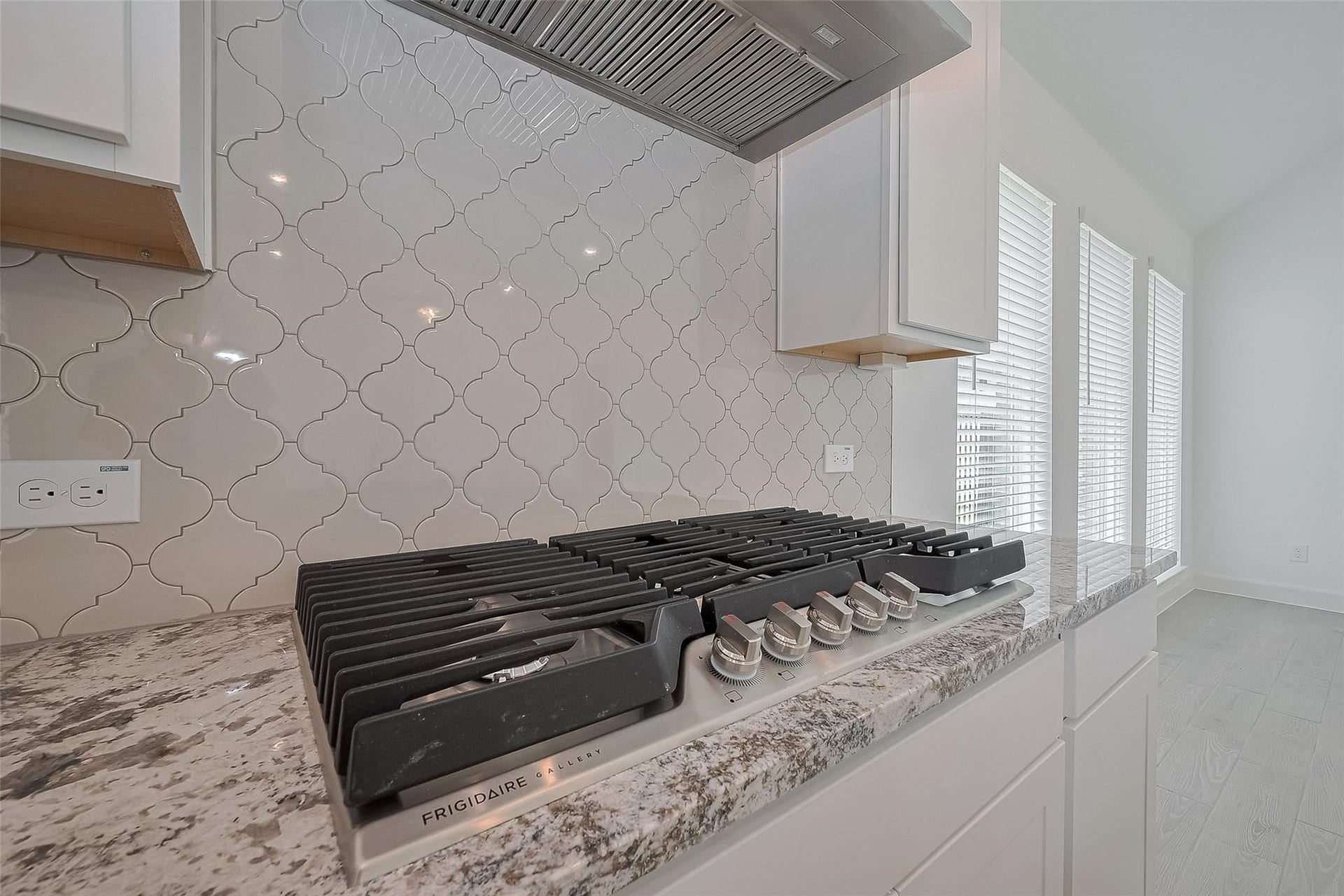 2702 Ballast Green Drive, Texas City, TX 77568 2702 Ballast Green Drive, Texas City, TX 77568