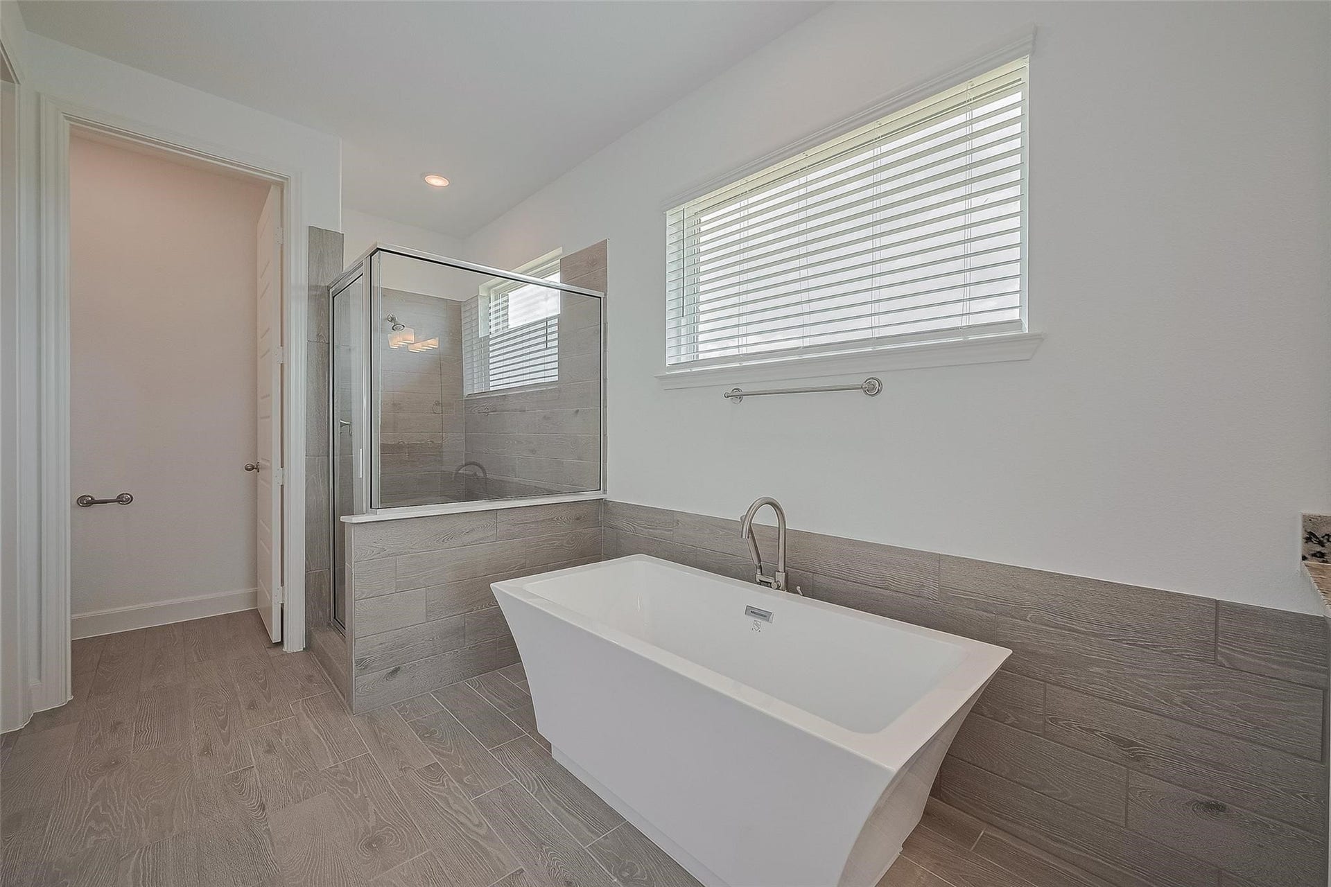 2702 Ballast Green Drive, Texas City, TX 77568 2702 Ballast Green Drive, Texas City, TX 77568