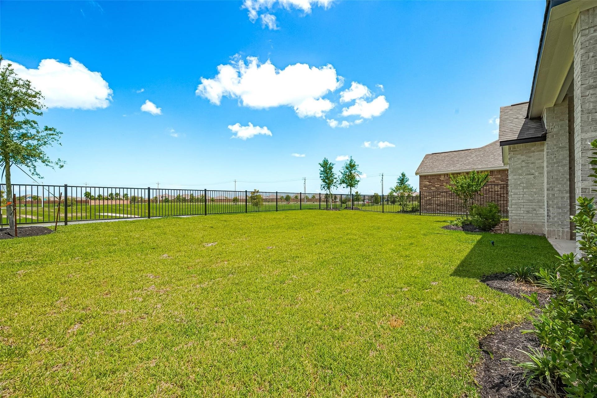 2702 Ballast Green Drive, Texas City, TX 77568 2702 Ballast Green Drive, Texas City, TX 77568