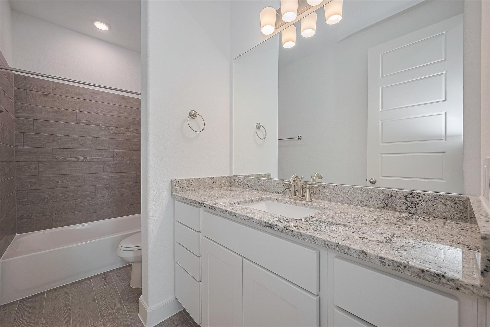2702 Ballast Green Drive, Texas City, TX 77568 2702 Ballast Green Drive, Texas City, TX 77568
