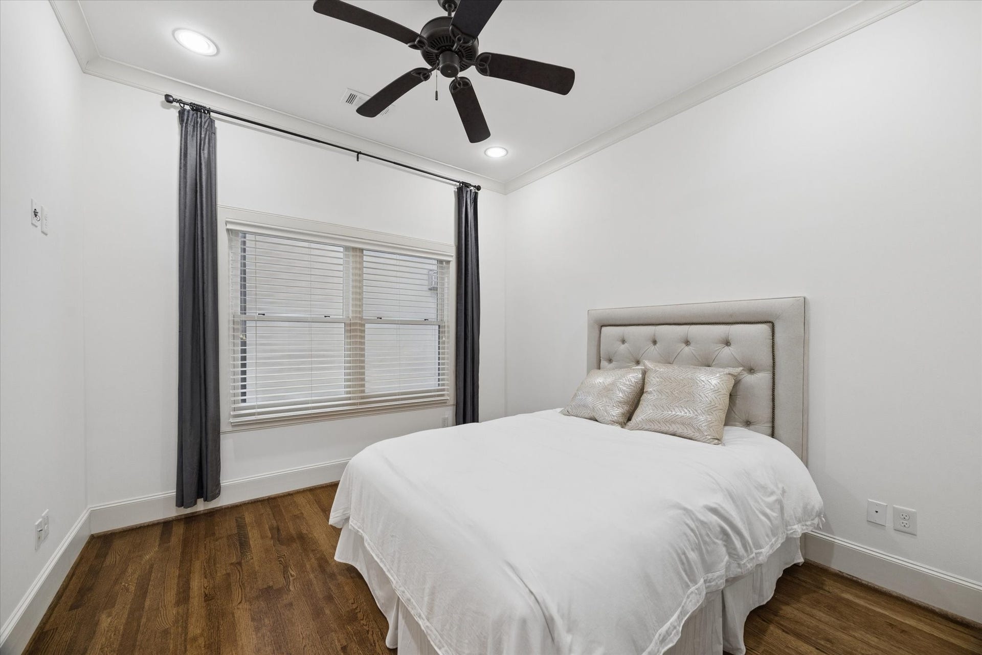 6006 Floyd Street, Houston, TX 77007 6006 Floyd Street, Houston, TX 77007