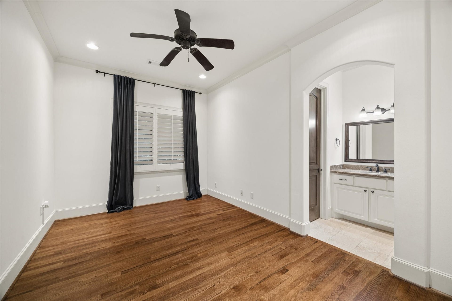 6006 Floyd Street, Houston, TX 77007 6006 Floyd Street, Houston, TX 77007