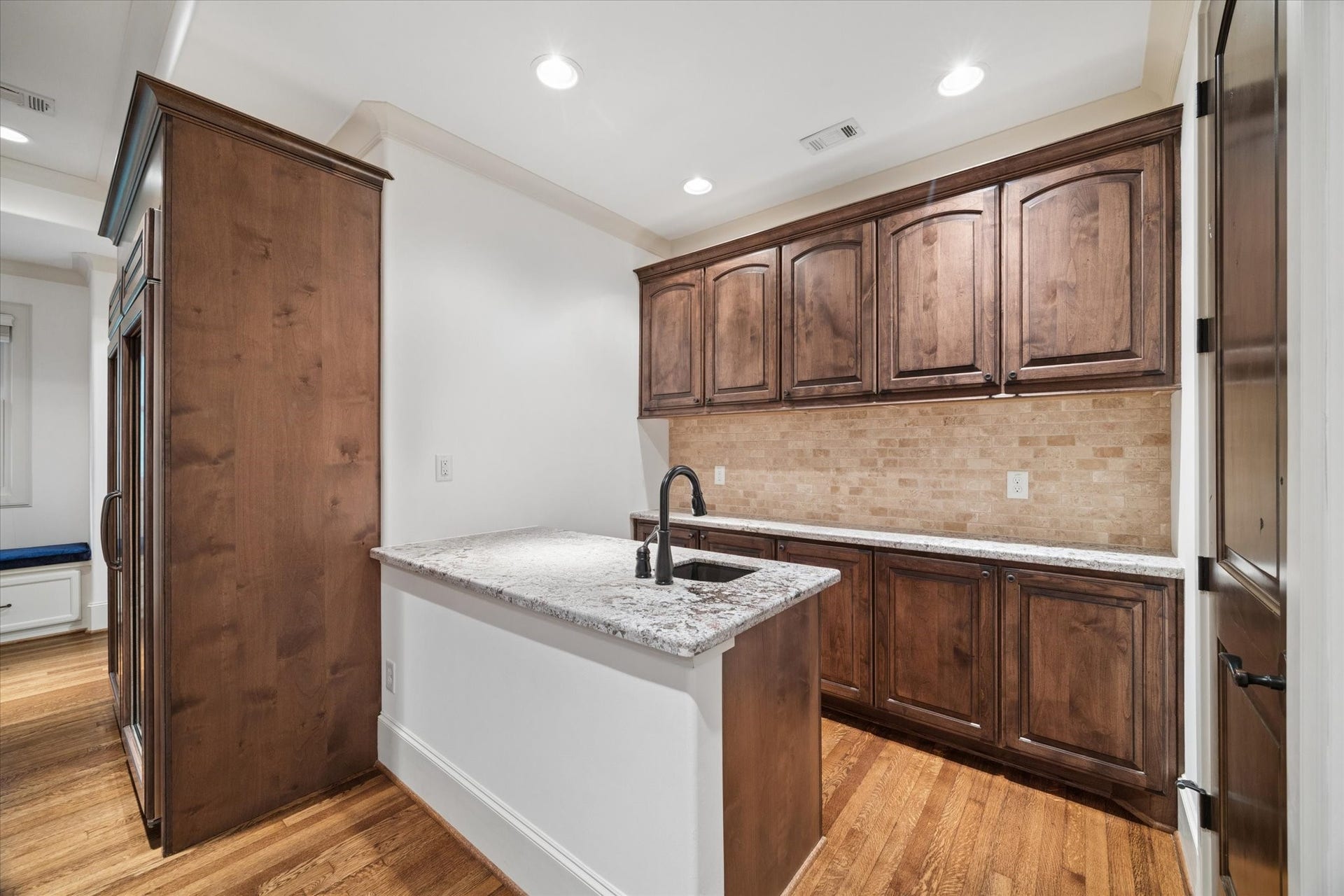 6006 Floyd Street, Houston, TX 77007 6006 Floyd Street, Houston, TX 77007
