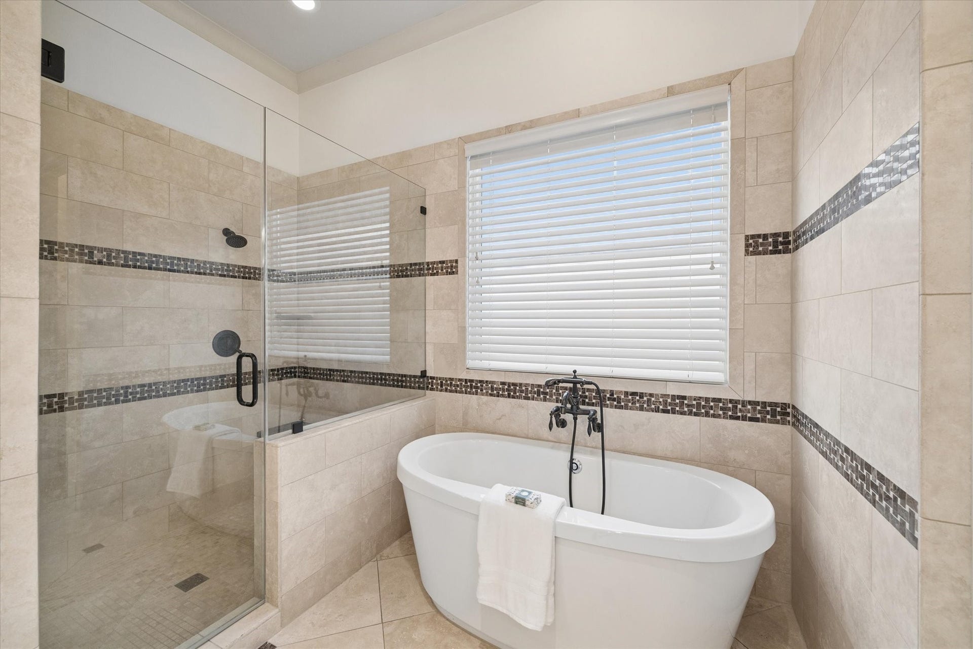 6006 Floyd Street, Houston, TX 77007 6006 Floyd Street, Houston, TX 77007