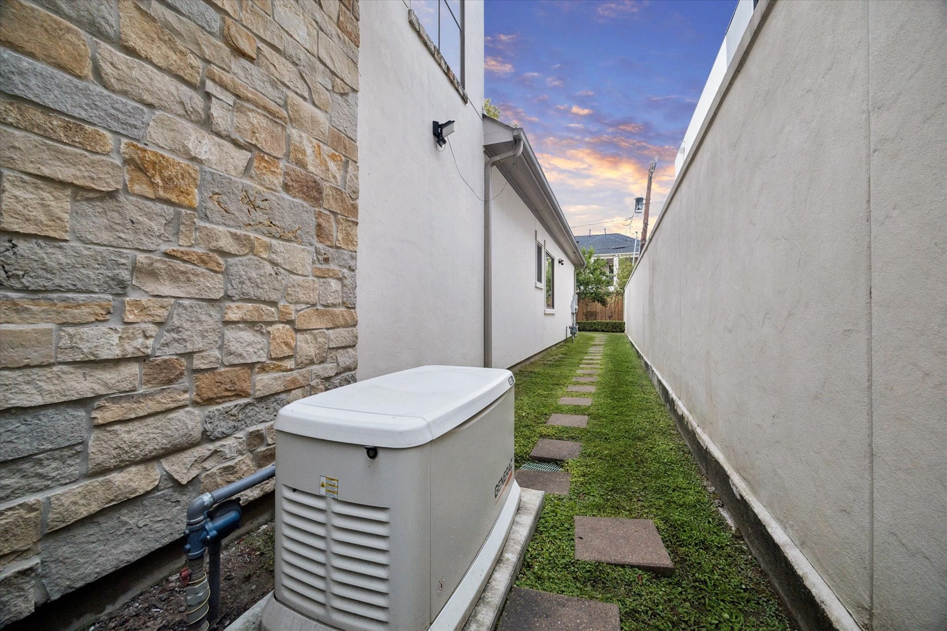 6006 Floyd Street, Houston, TX 77007 6006 Floyd Street, Houston, TX 77007