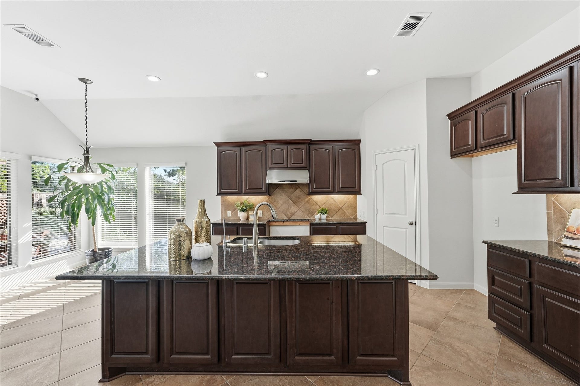 13812 Lakewater Drive, Pearland, TX 77584 13812 Lakewater Drive, Pearland, TX 77584