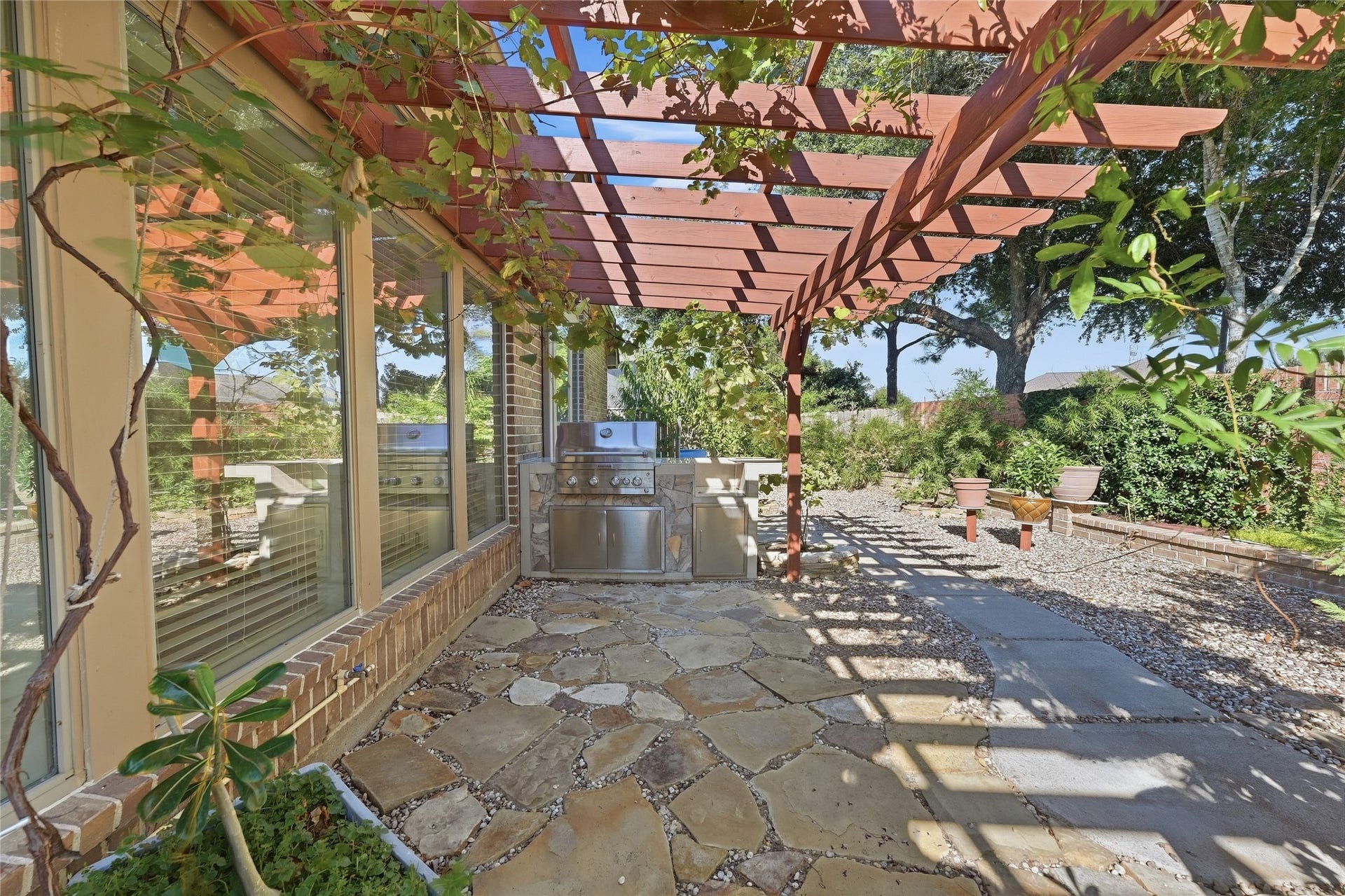 13812 Lakewater Drive, Pearland, TX 77584 Outdoor kitchen makes backyard gatherings even more enjoyable.