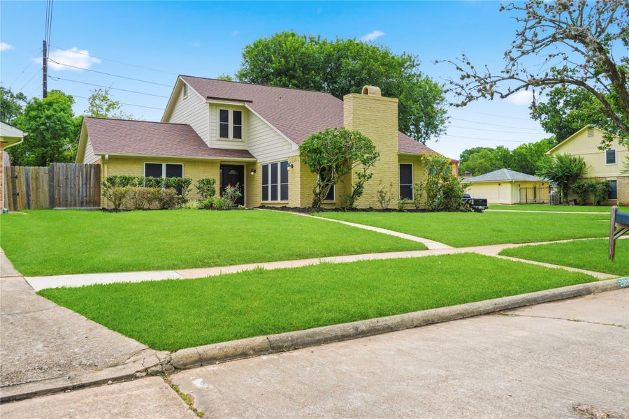 Property photo for 2902 Colony Drive, Sugar Land, TX