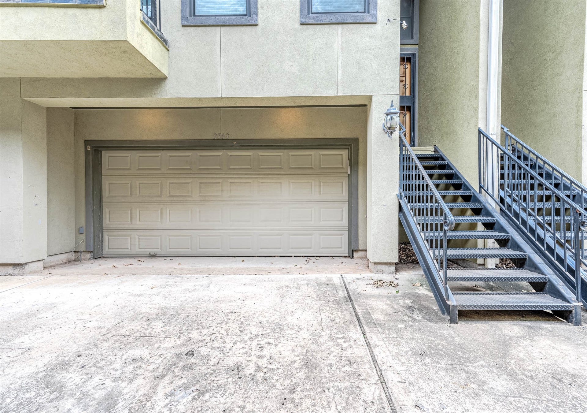 2503 Dallas Street, Houston, TX 77003 2 car garage