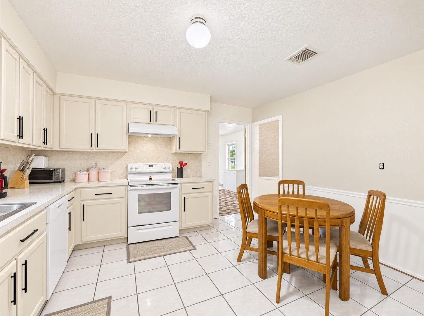 7711 Avenue M, Santa Fe, TX 77510 Newly painted kitchen cabinets with new hardware really brightens it up in here!