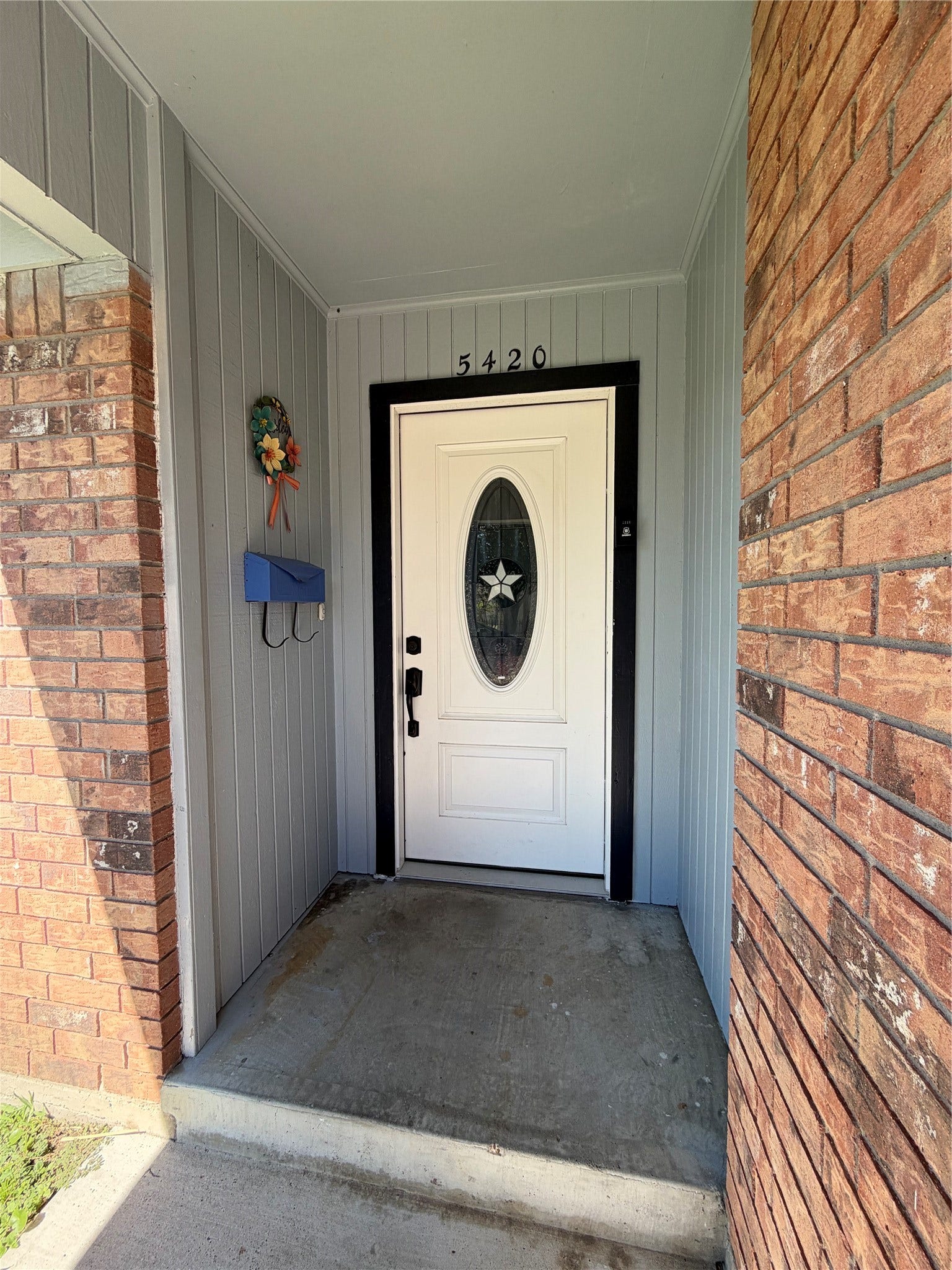 5420 Avenue O, Galveston, TX 77551 Lovely, covered entry and leaded glass window in front door. Freshly painted in 2025 with newer hardware.