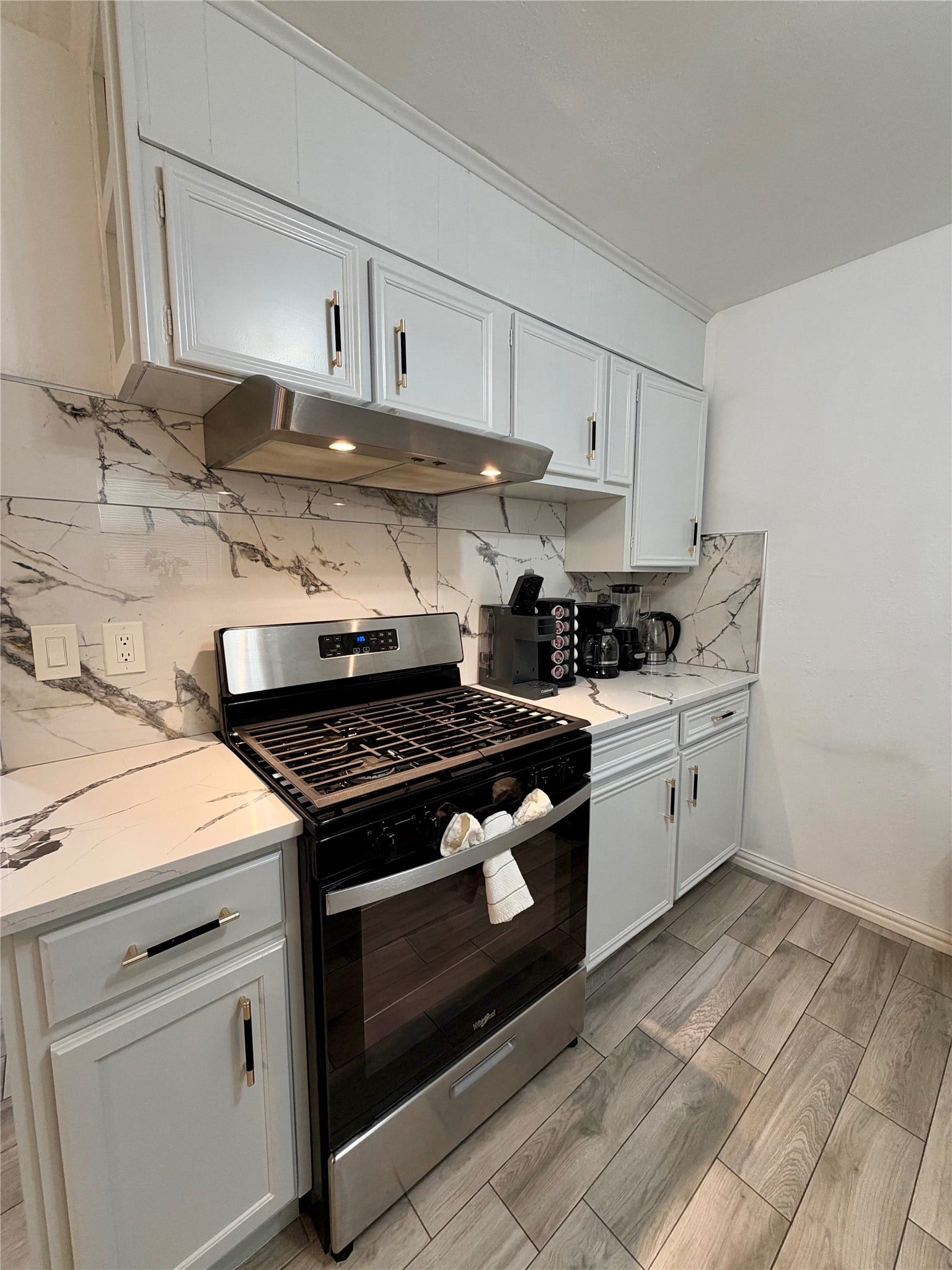 5420 Avenue O, Galveston, TX 77551 Gas range for the chef!