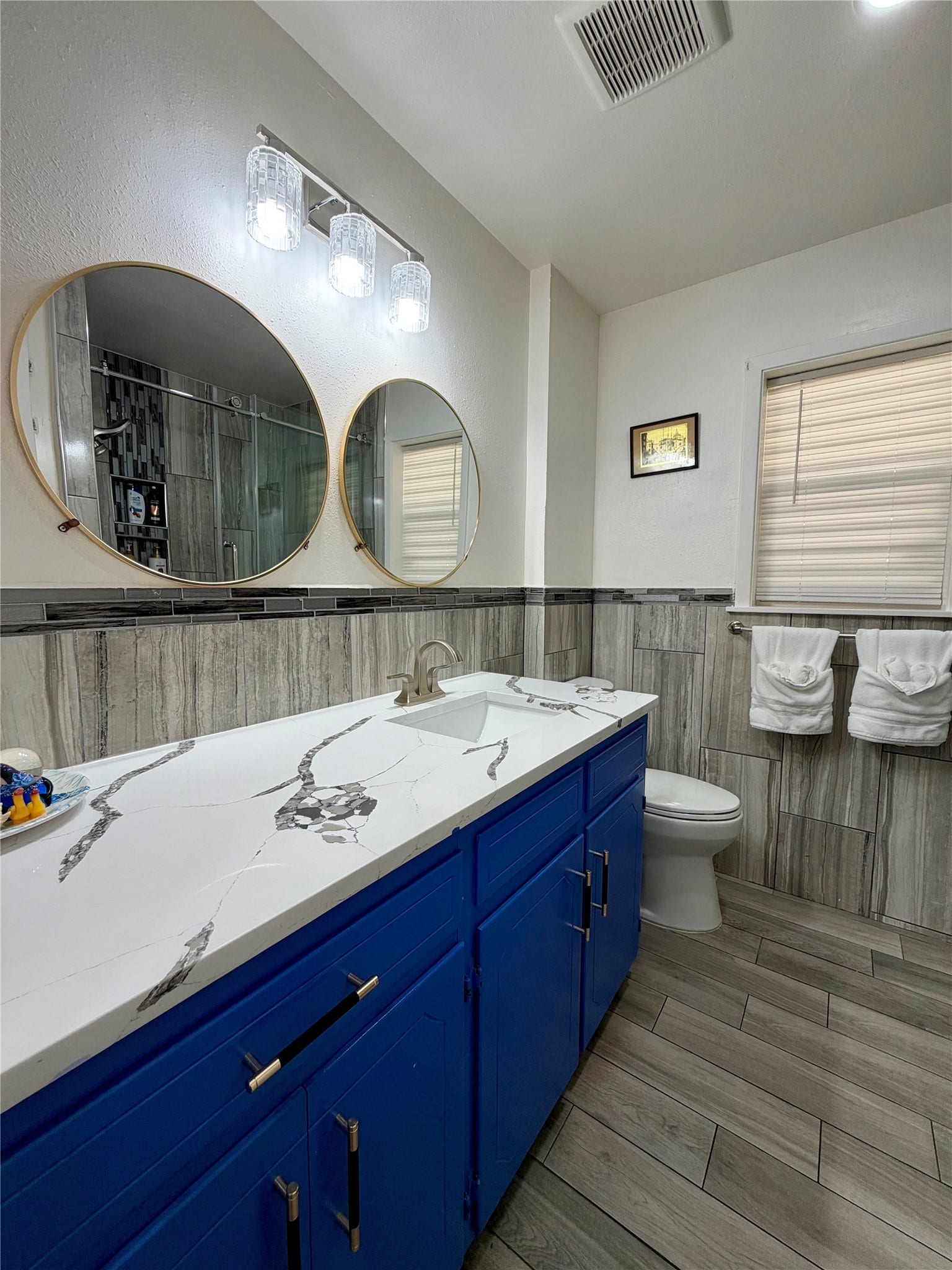 5420 Avenue O, Galveston, TX 77551 Large vanity space and double mirrors. Low-maintenance tiled floors and walls and freshly painted cabinets.