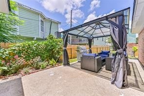 5420 Avenue O, Galveston, TX 77551 Large patio opens to full-size backyard