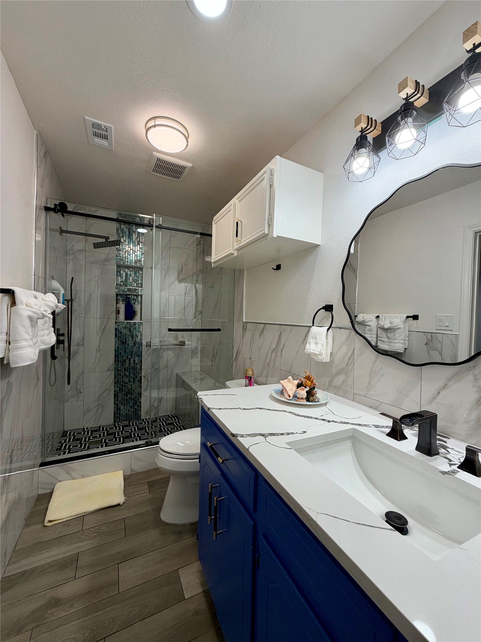 5420 Avenue O, Galveston, TX 77551 Primary ensuite with gorgeous tiled shower
