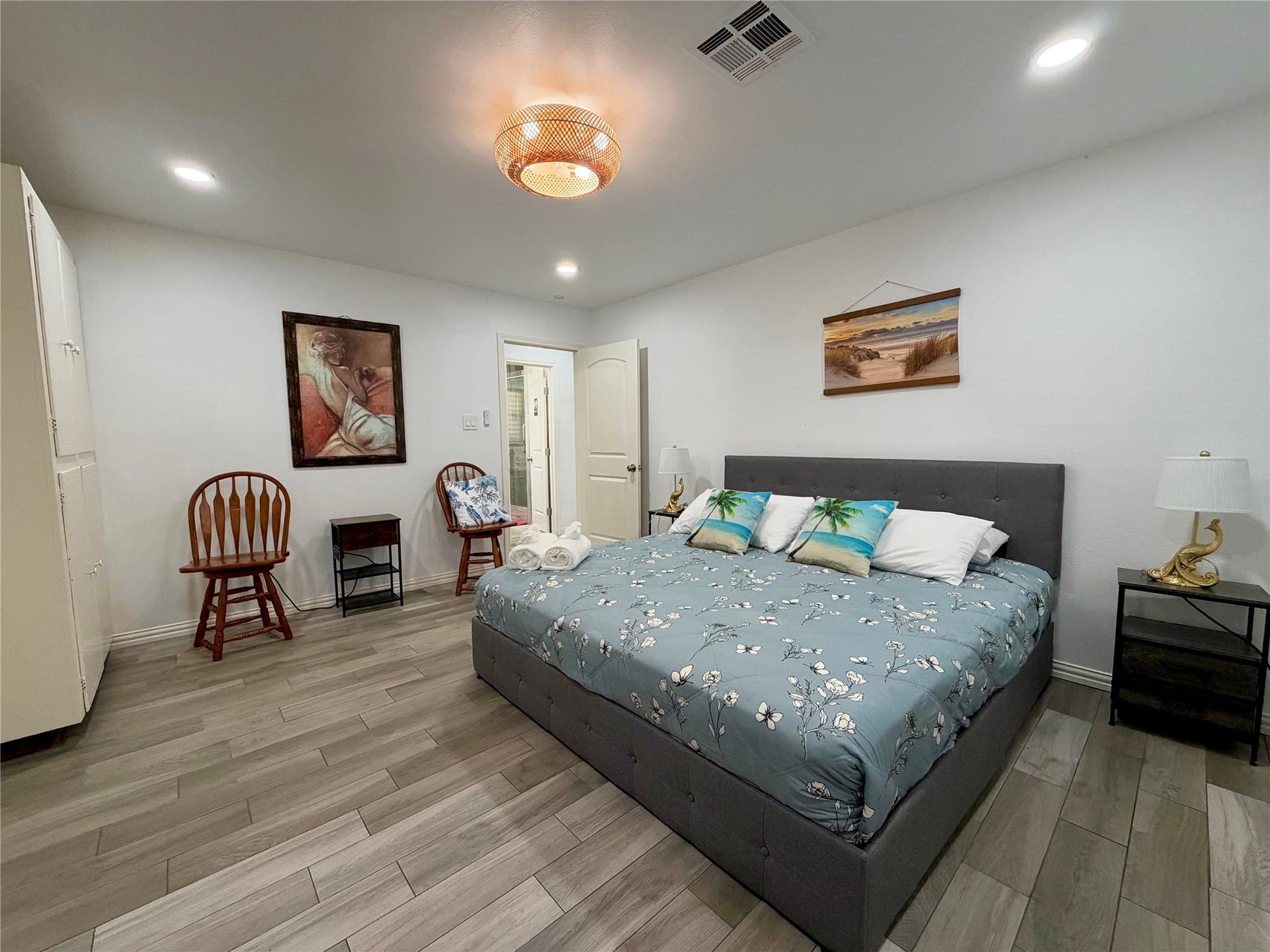 5420 Avenue O, Galveston, TX 77551 Primary bedroom, plenty large enough for the King-sized bed and sitting area.