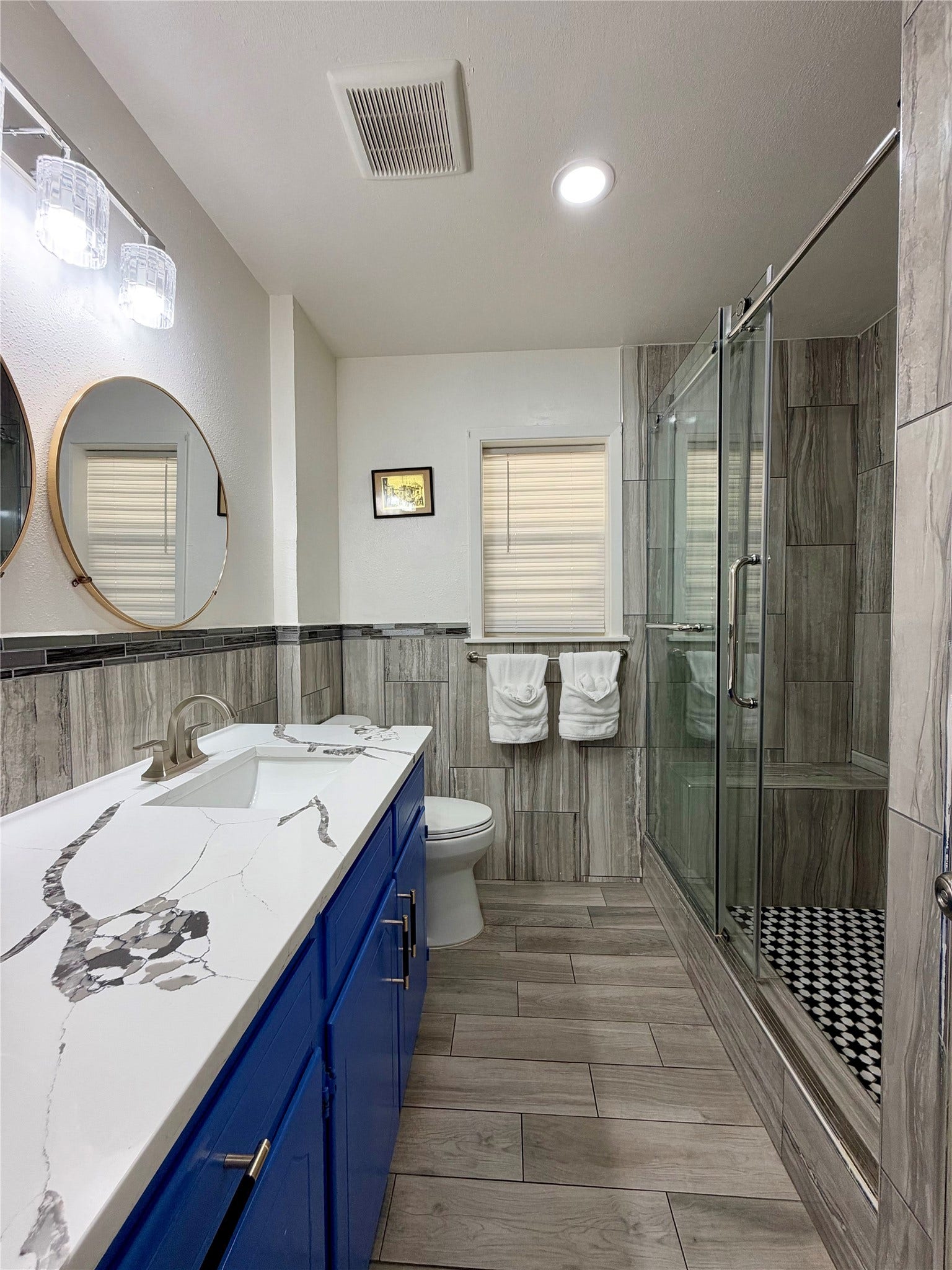 5420 Avenue O, Galveston, TX 77551 Lovely guest bathroom with custom tiled shower