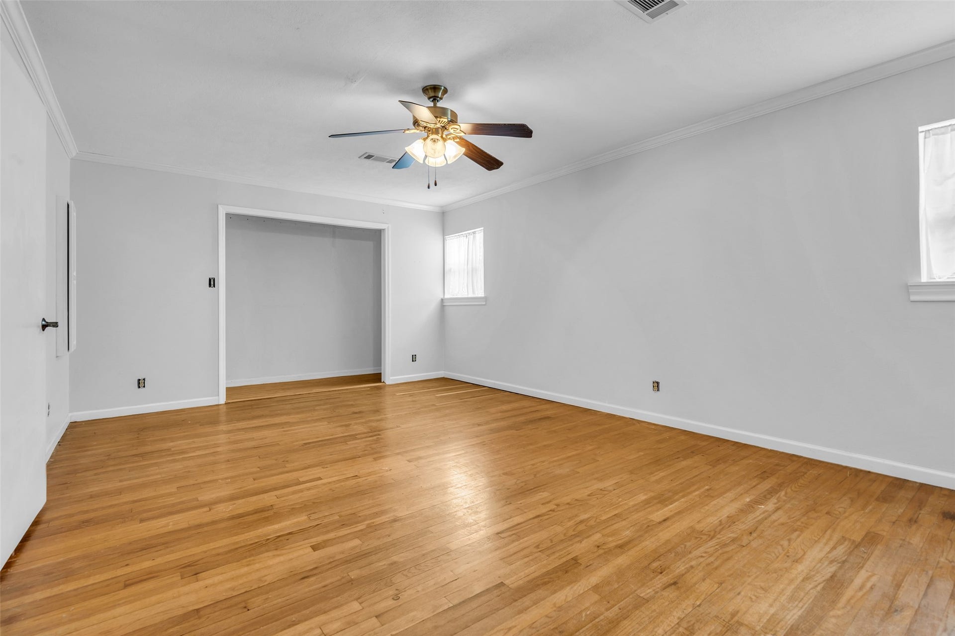 1518 Afton Street, Houston, TX 77055 Large Primary bedroom with large closet is located at the front of the house. This space used to be the garage.