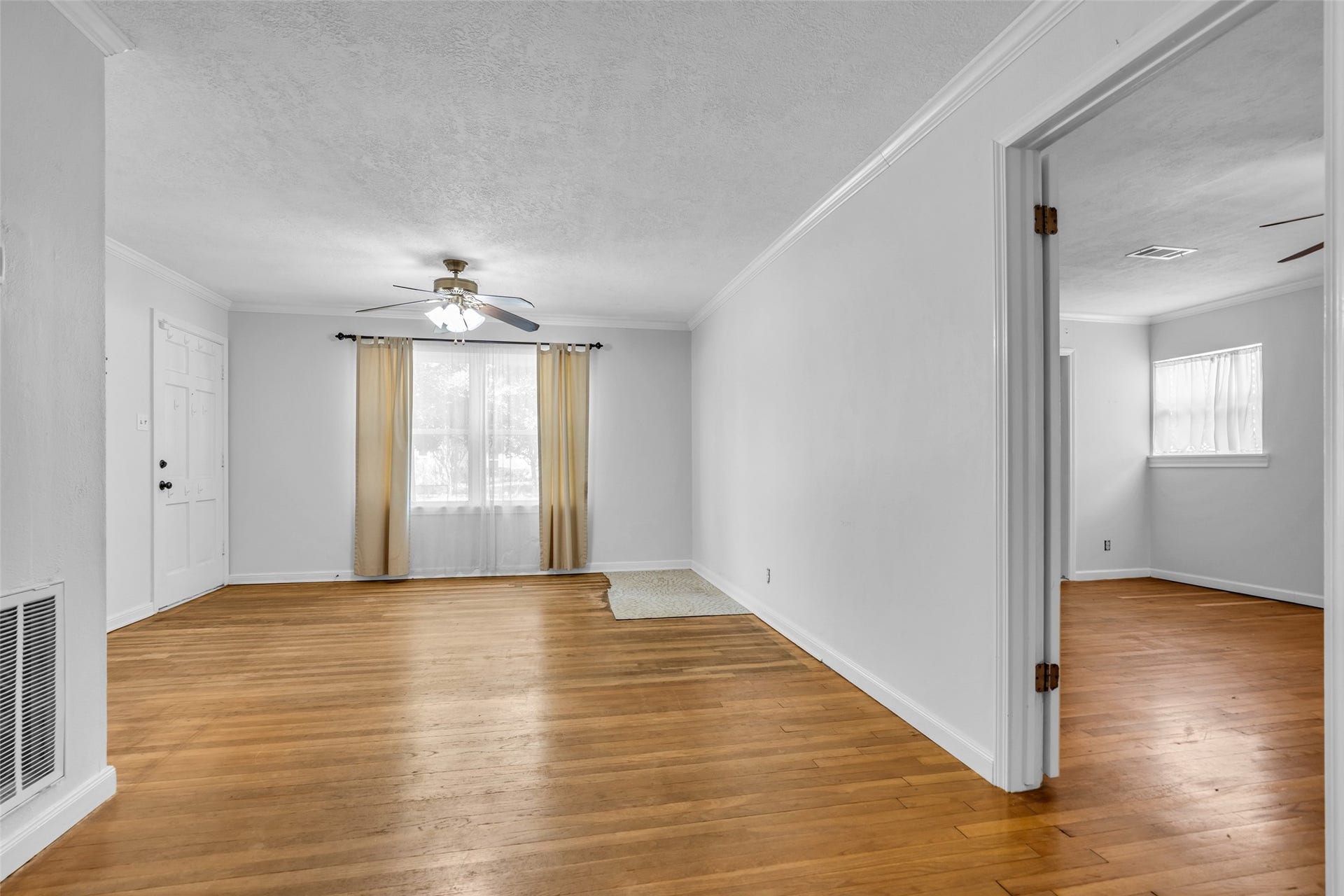 1518 Afton Street, Houston, TX 77055 Gorgeous hardwoods throughout the home