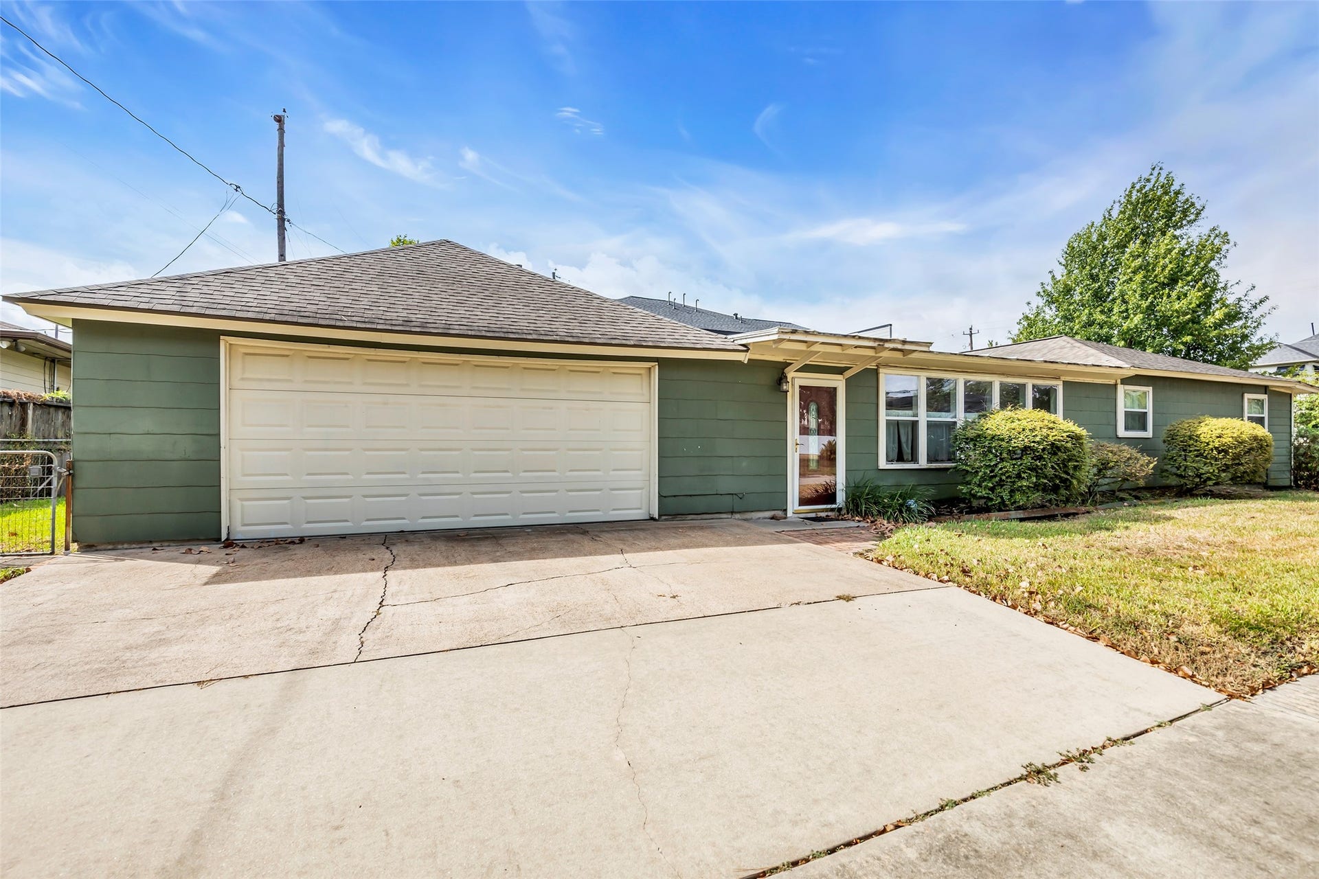 1518 Afton Street, Houston, TX 77055 Double wide driveway for plenty of parking