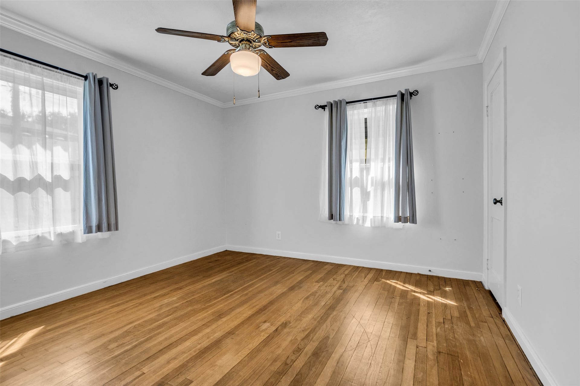 1518 Afton Street, Houston, TX 77055 Front bedroom