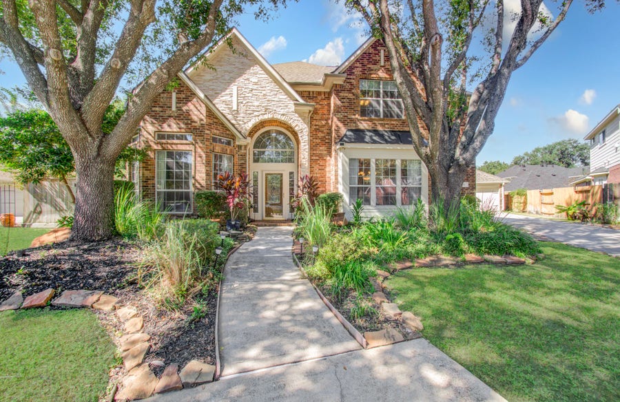 Property photo for 11 Saint Thomas Court, Houston, TX