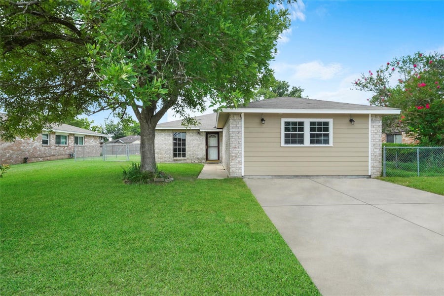 Property photo for 205 Bert Street, Angleton, TX