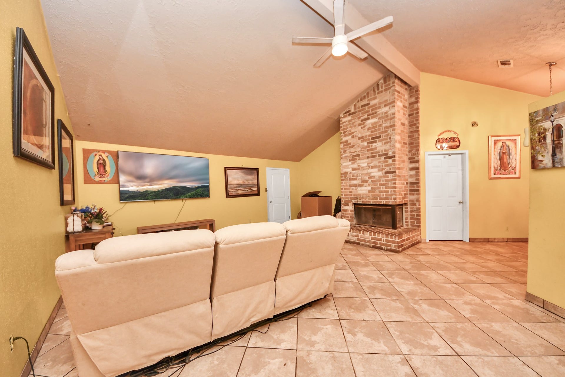 3302 Hombly Road, Houston, TX 77066 3302 Hombly Road, Houston, TX 77066