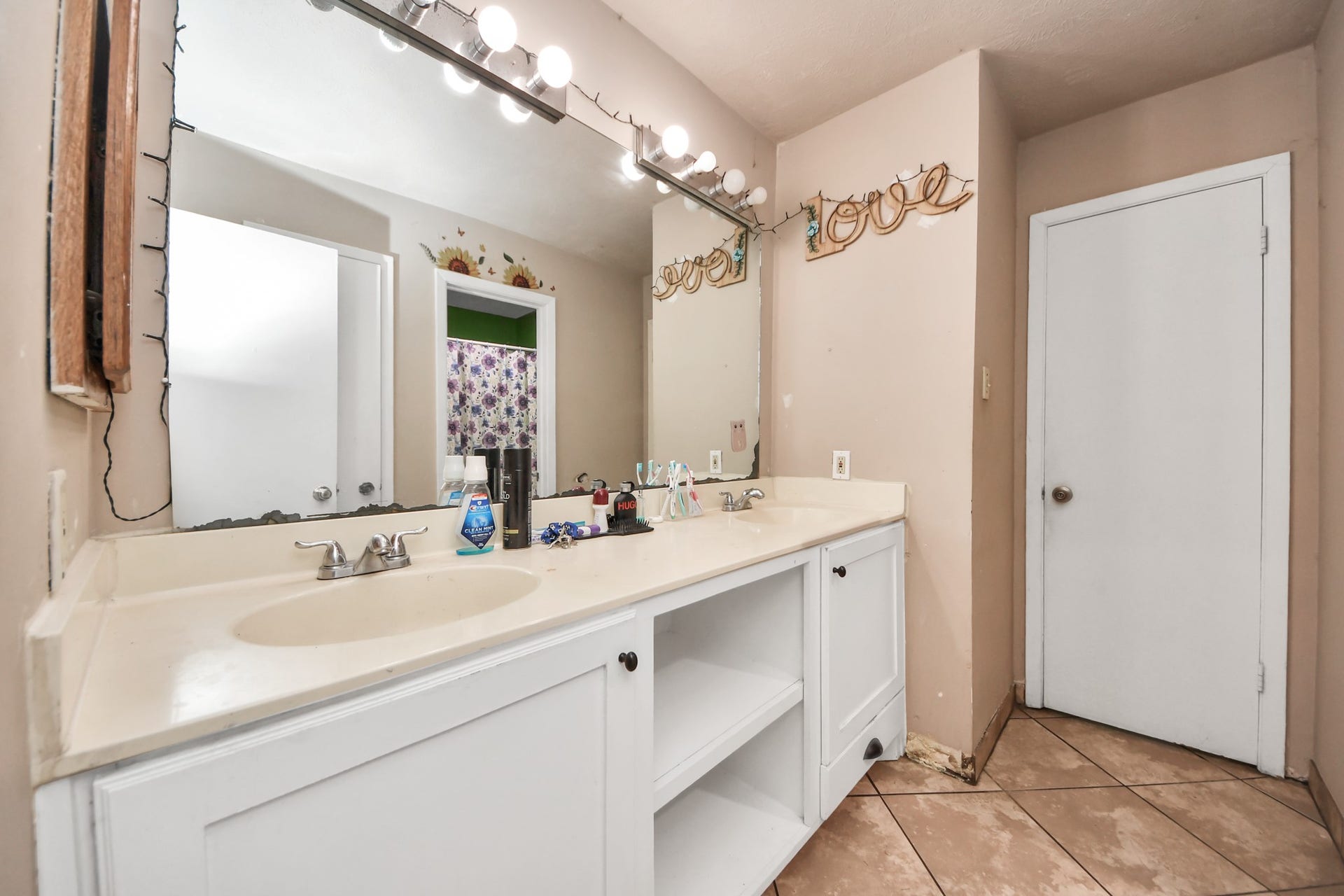 3302 Hombly Road, Houston, TX 77066 3302 Hombly Road, Houston, TX 77066