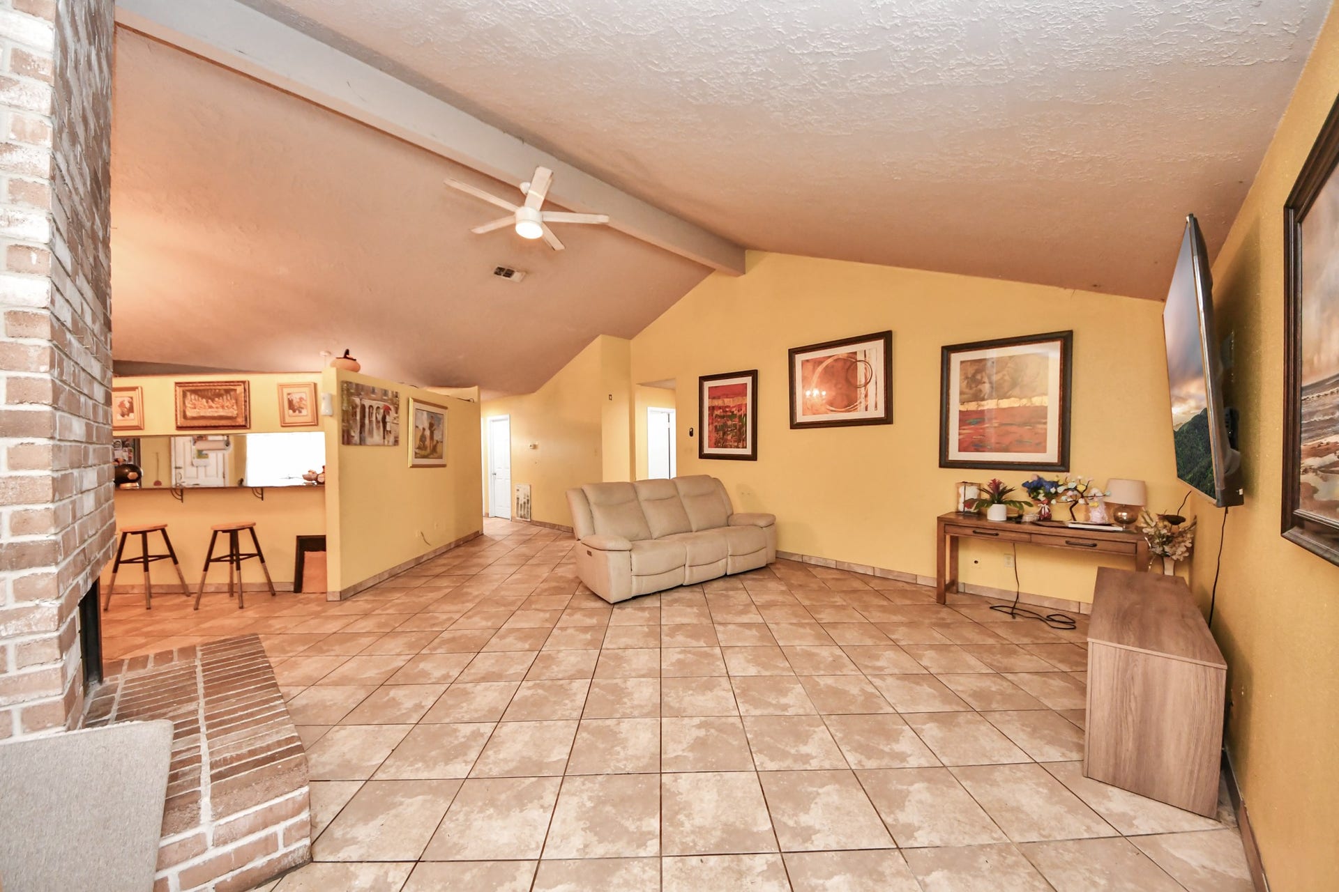 3302 Hombly Road, Houston, TX 77066 3302 Hombly Road, Houston, TX 77066
